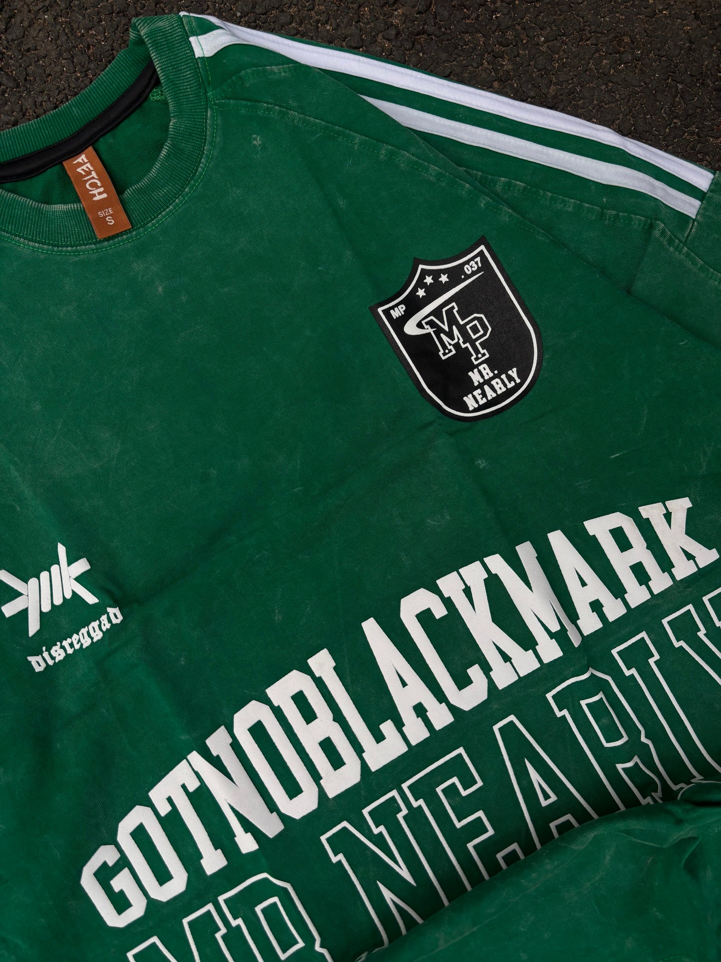 Black mark green acid wash tee