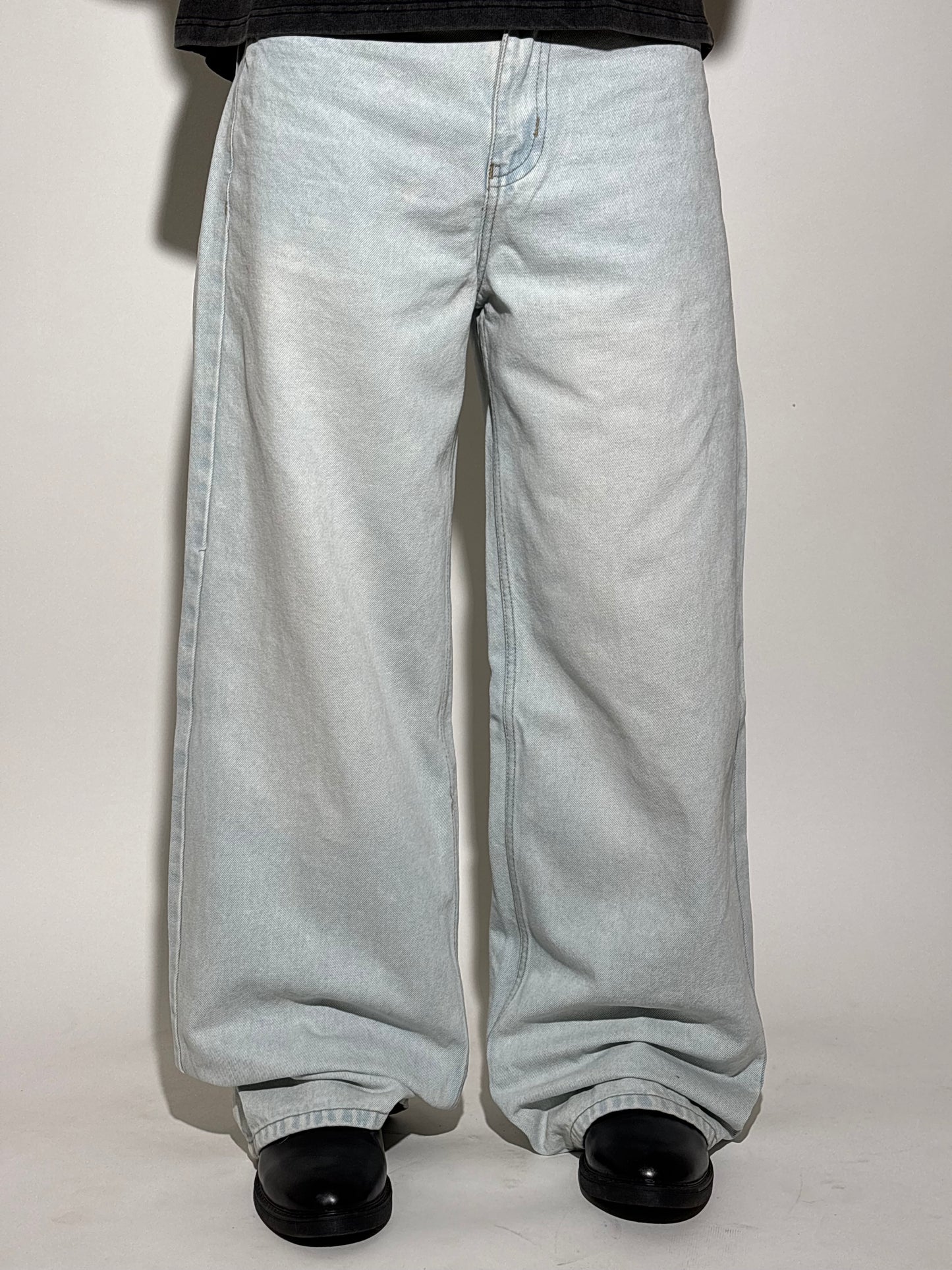 Shade 22 Light blue baggy jeans