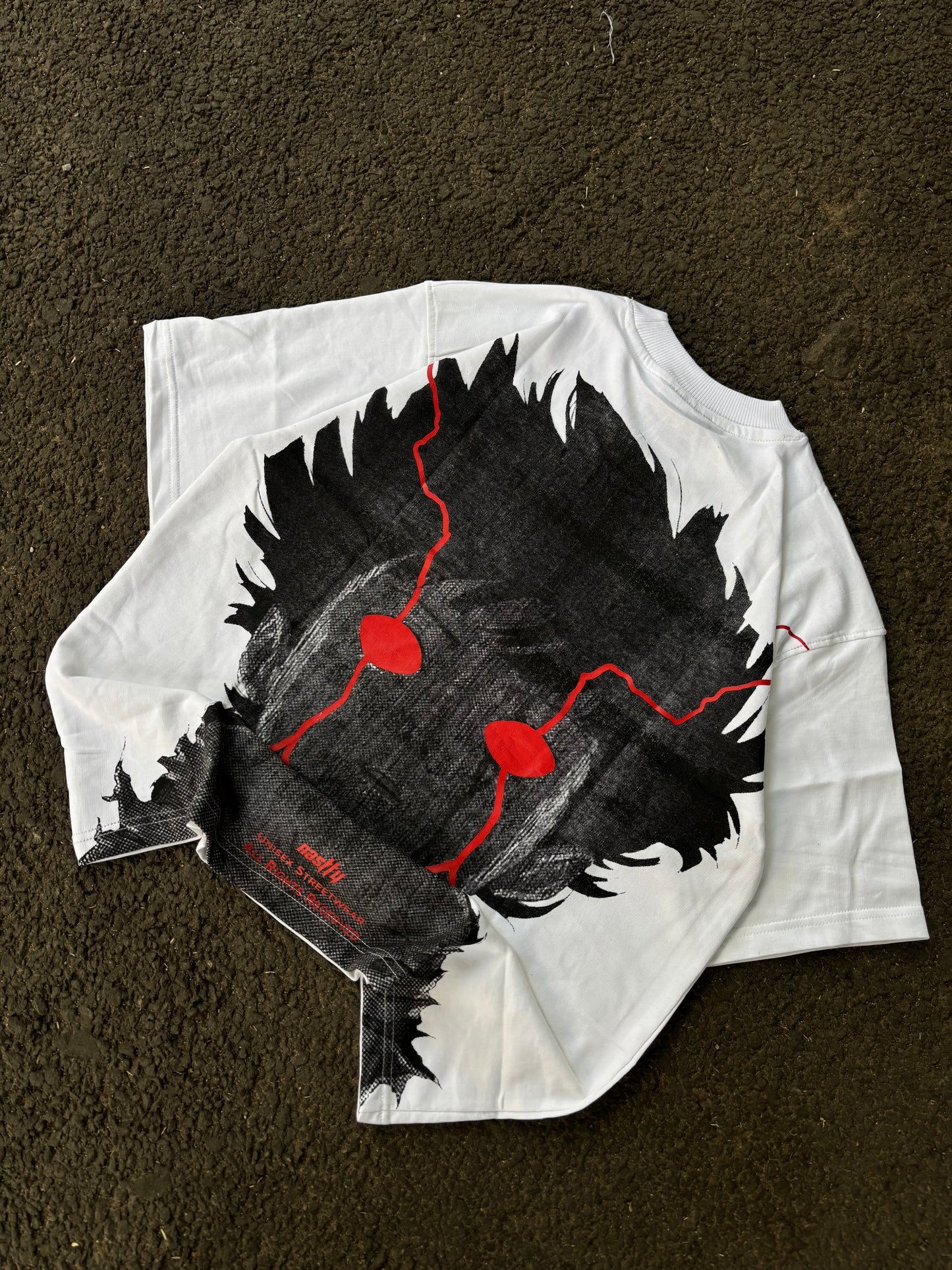 Red eyes white oversized tee