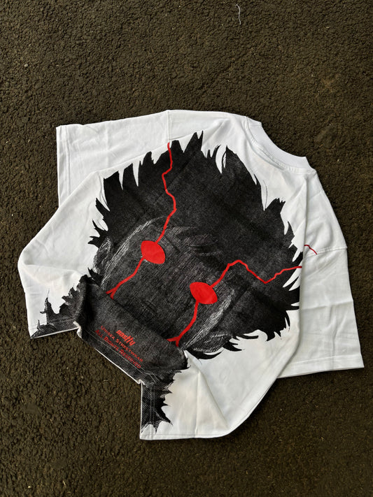 Red eyes white oversized tee