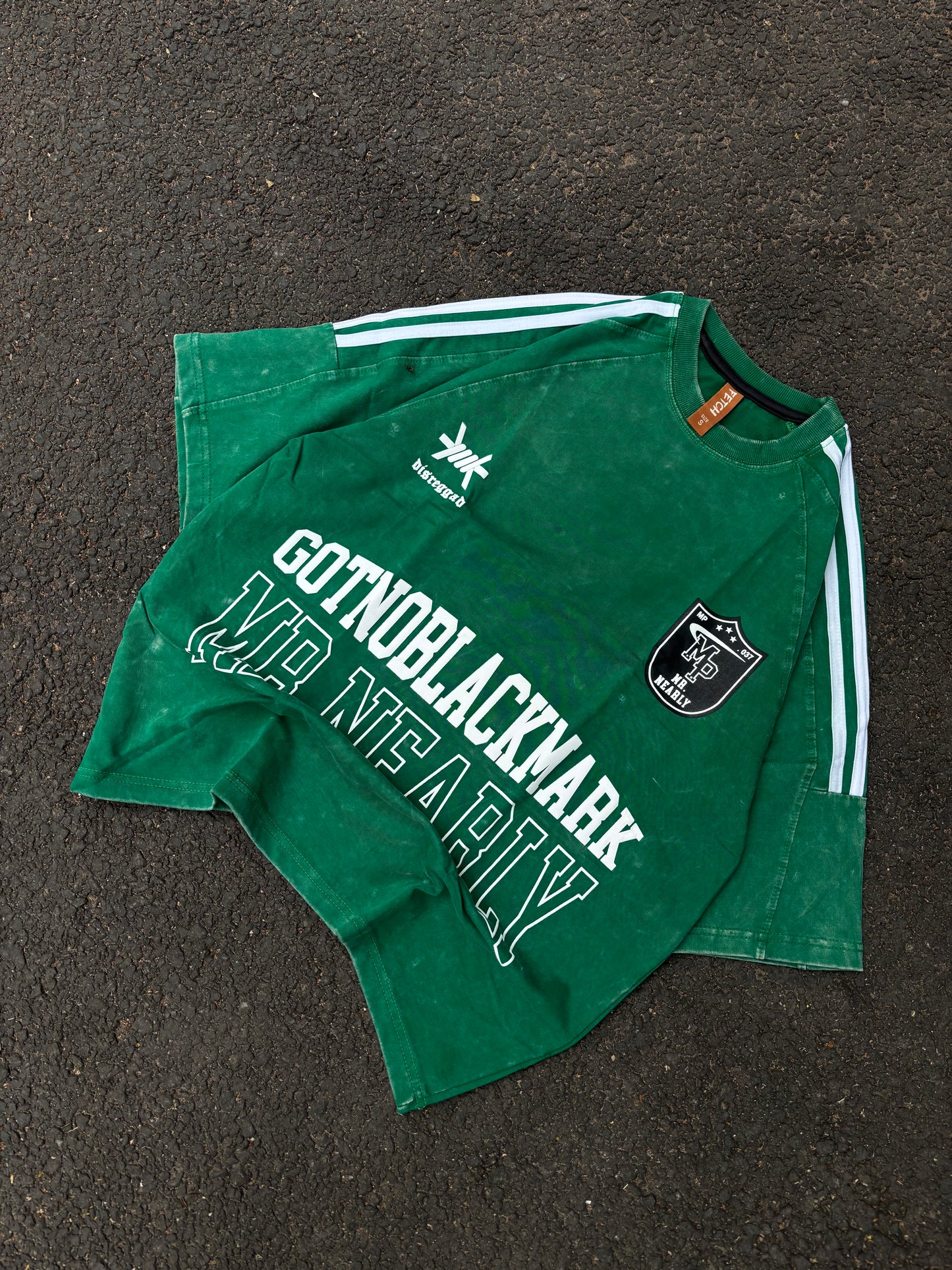 Black mark green acid wash tee