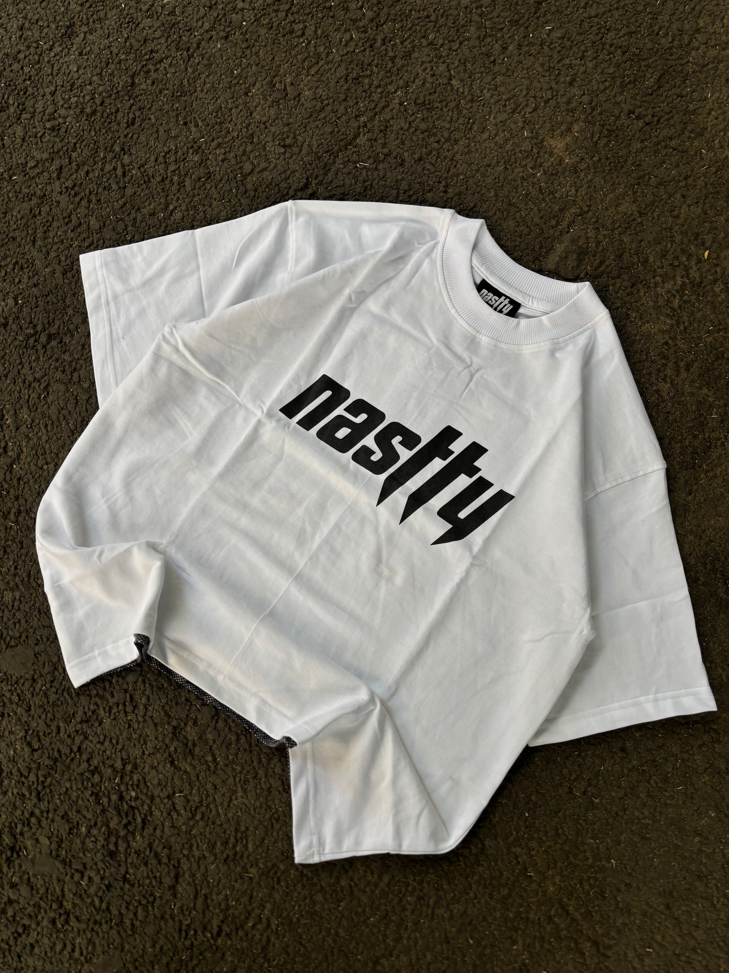 Red eyes white oversized tee